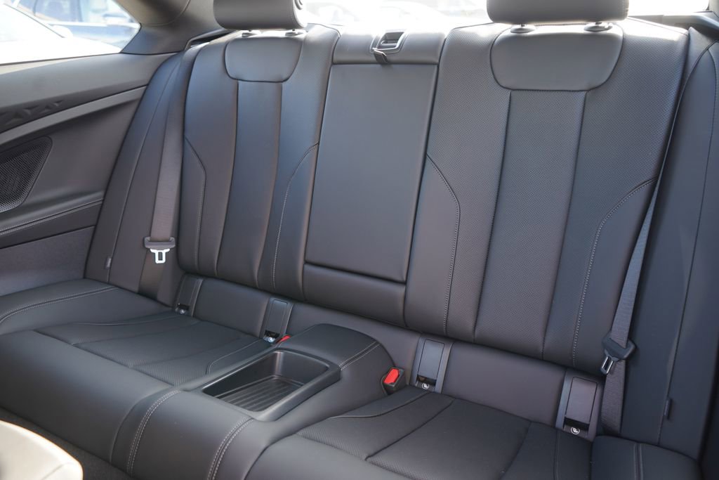 Used 2025 BMW 230i Coupe w/ M Sport Package RWD image 12