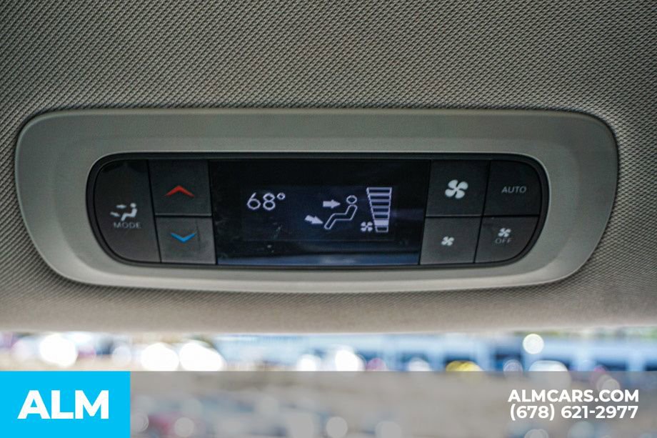 Used 2024 Chrysler Pacifica Select image 38