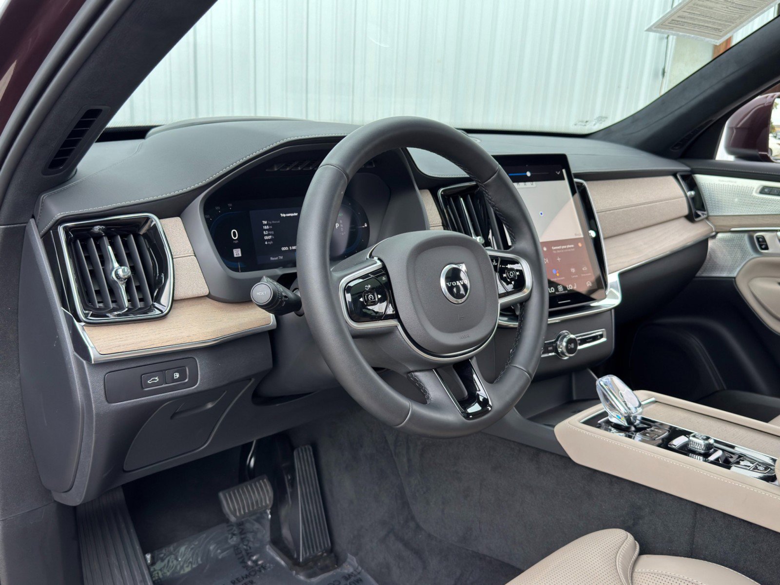 Used 2025 Volvo XC90 T8 Ultra image 14