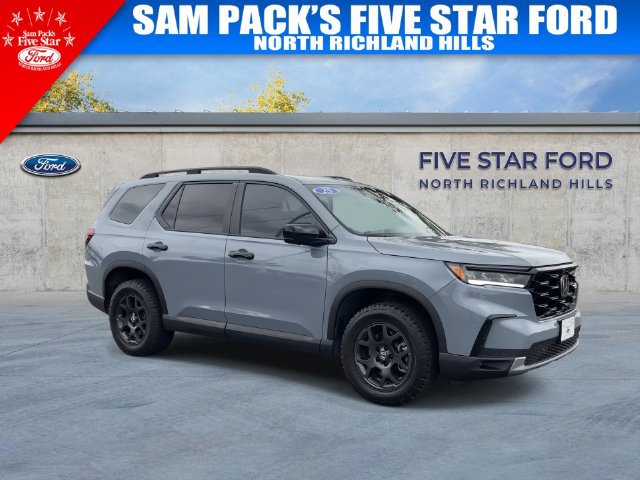 Used 2025 Honda Pilot TrailSport image 2