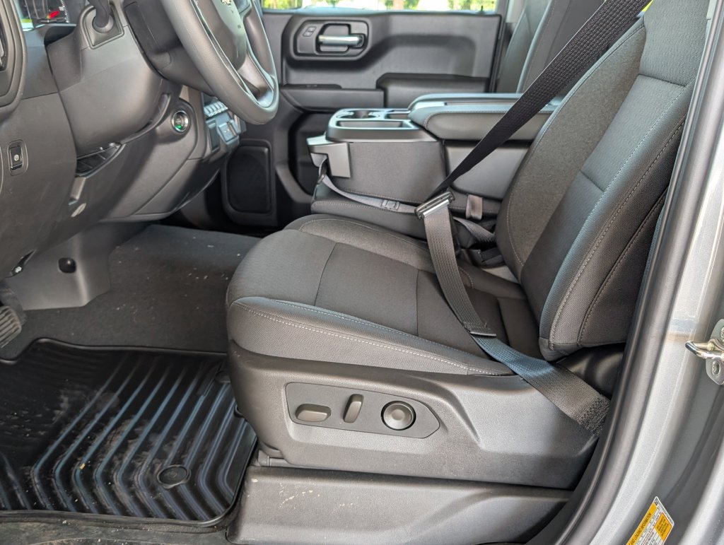 New 2026 Chevrolet Silverado 1500 Custom w/ LPO, Dark Essentials Package RWD image 9