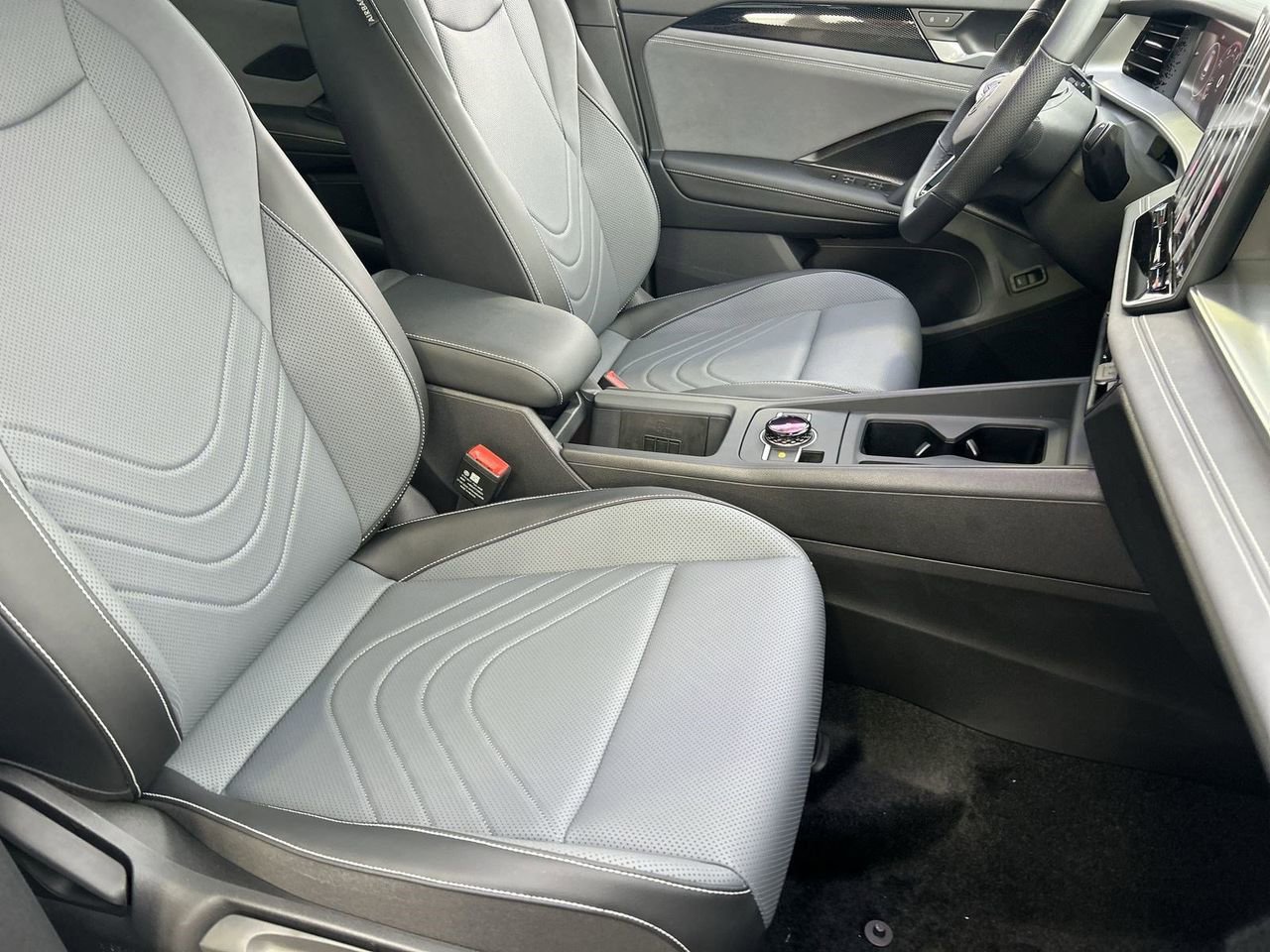 New 2026 Volkswagen Tiguan SE R-Line image 7