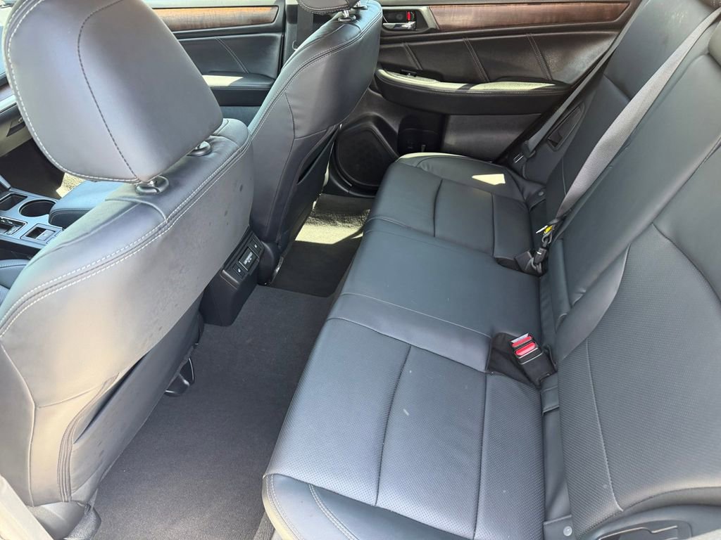 Used 2018 Subaru Outback 3.6R Limited AWD/4WD image 11