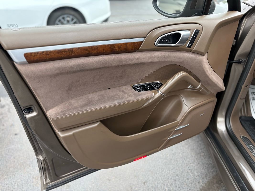 Used 2014 Porsche Cayenne GTS AWD/4WD image 10
