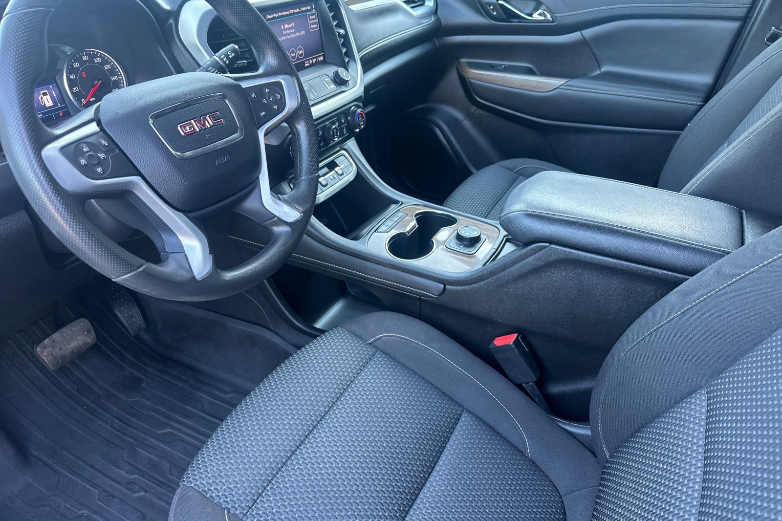 Used 2023 GMC Acadia SLE image 10