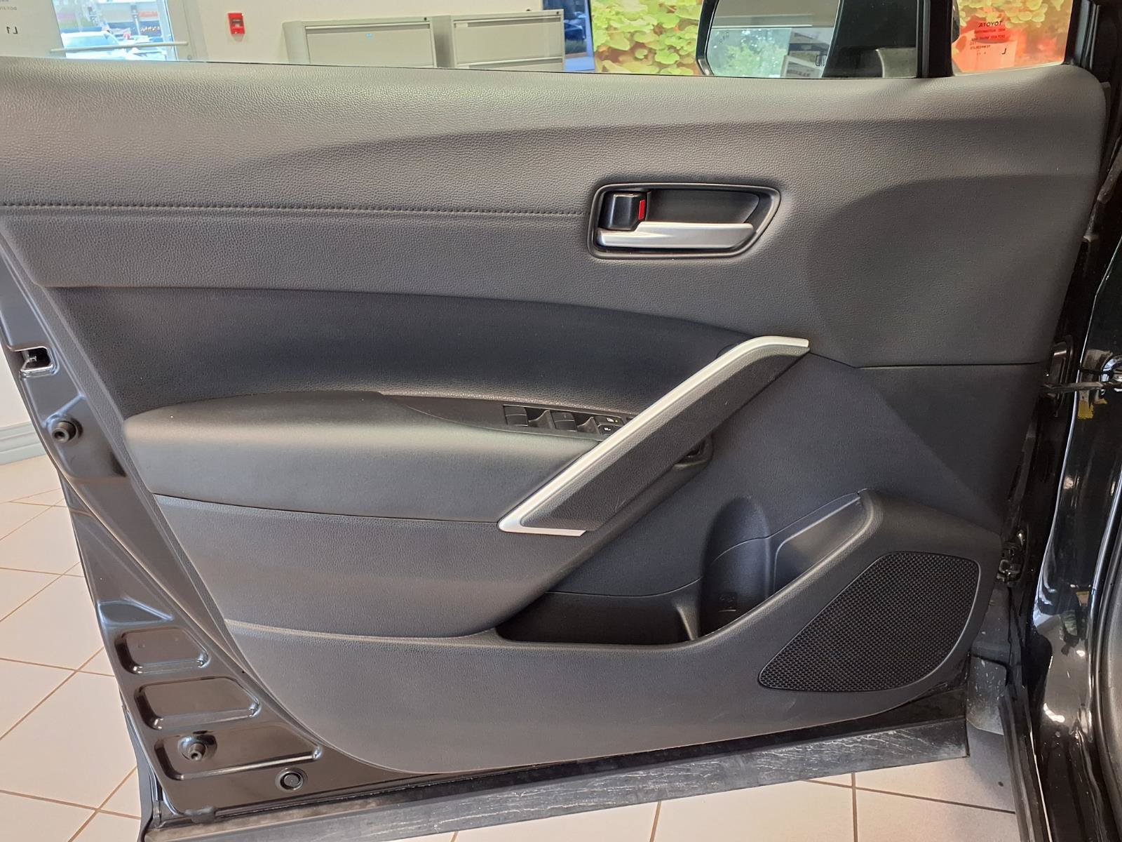 Used 2025 Toyota Corolla Cross XLE FWD image 17