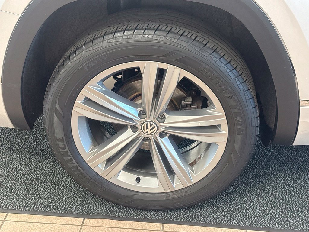 Used 2018 Volkswagen Atlas SEL w/ R-Line Package AWD/4WD image 17