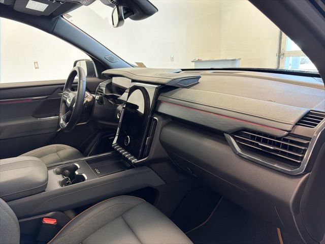 Used 2025 GMC Acadia AT4 w/ Luxury Package image 41