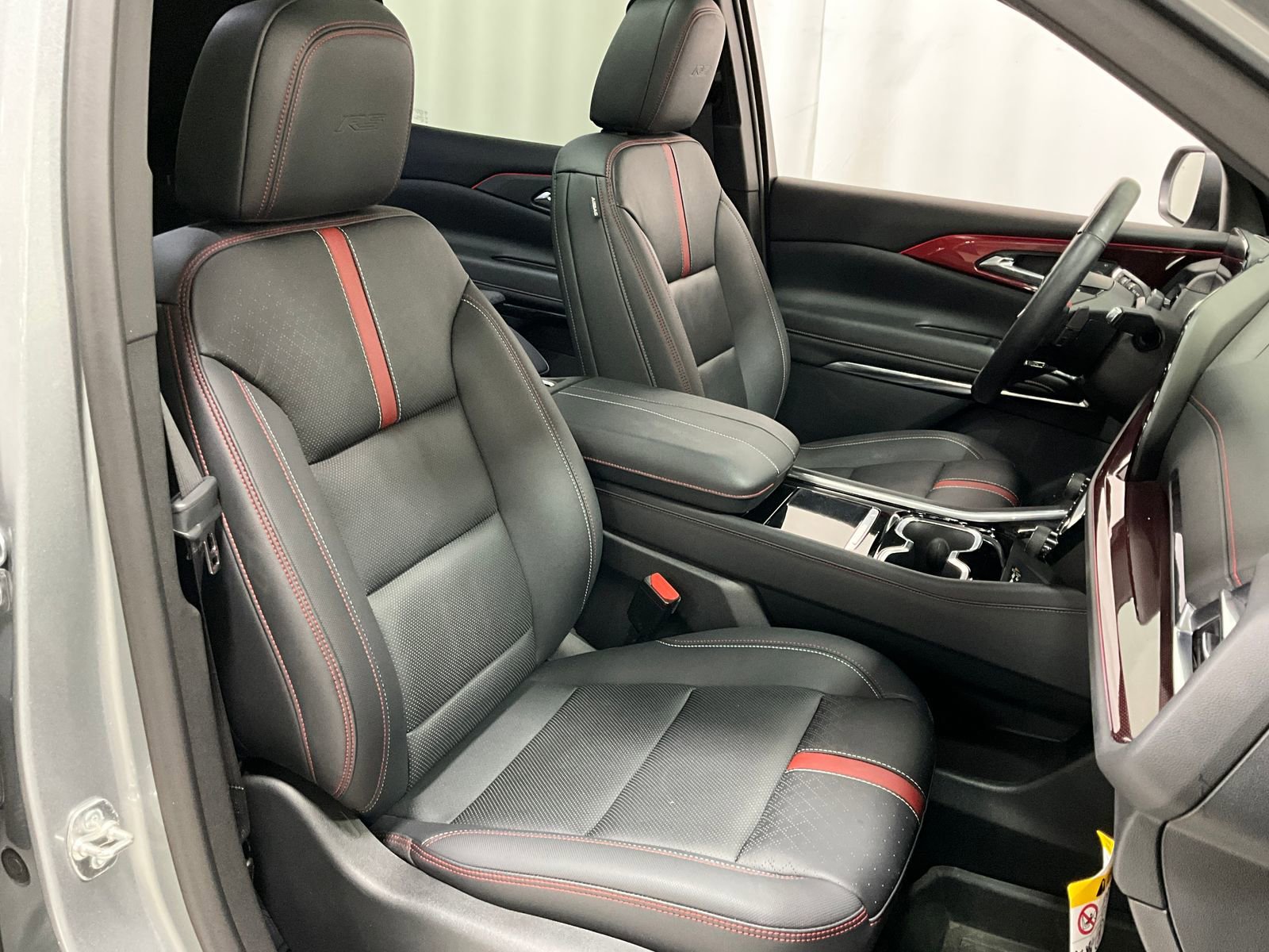 Used 2024 Chevrolet Traverse RS w/ LPO, Floor Liner Package image 9