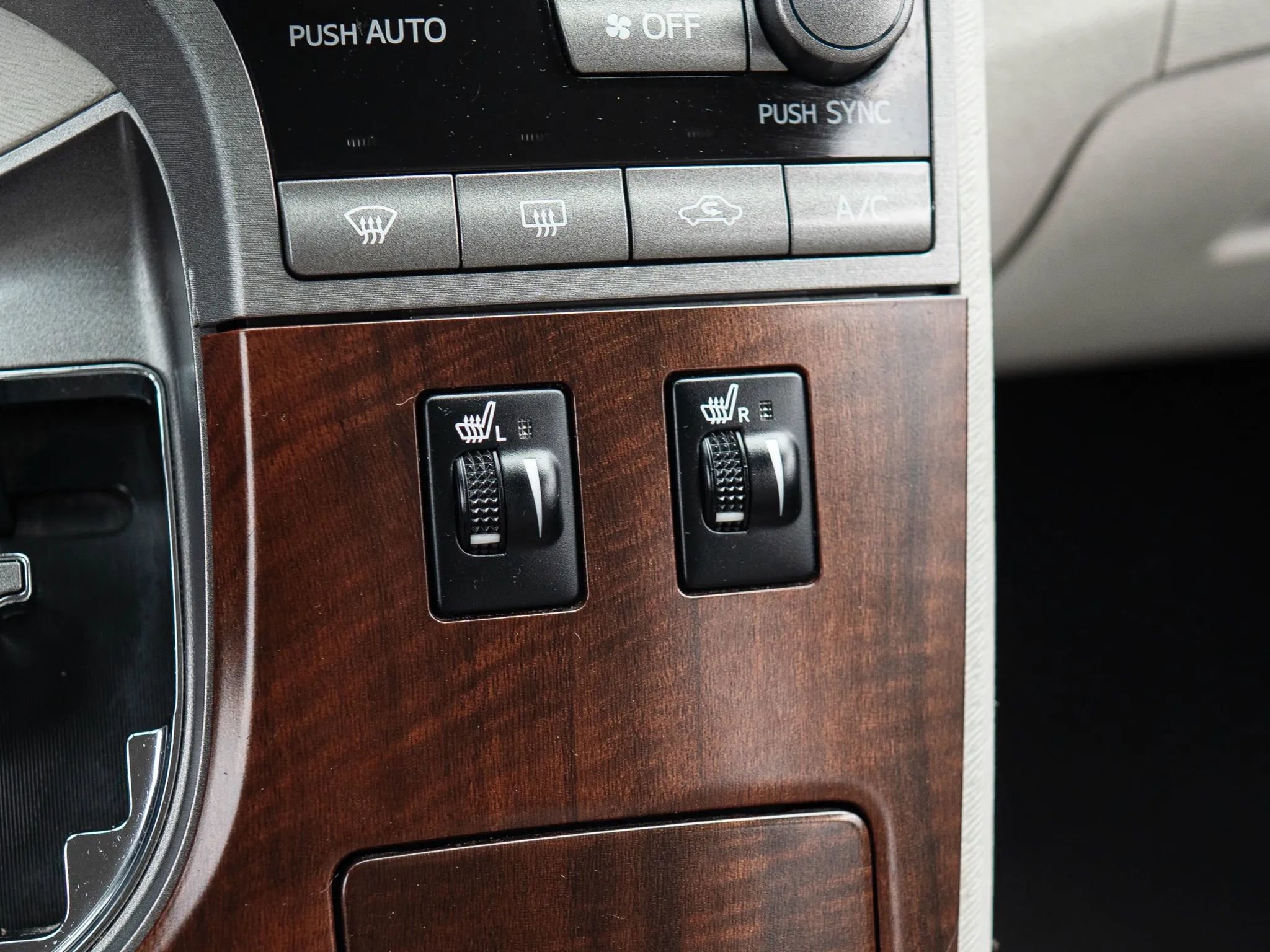 Used 2009 Toyota Venza AWD image 32