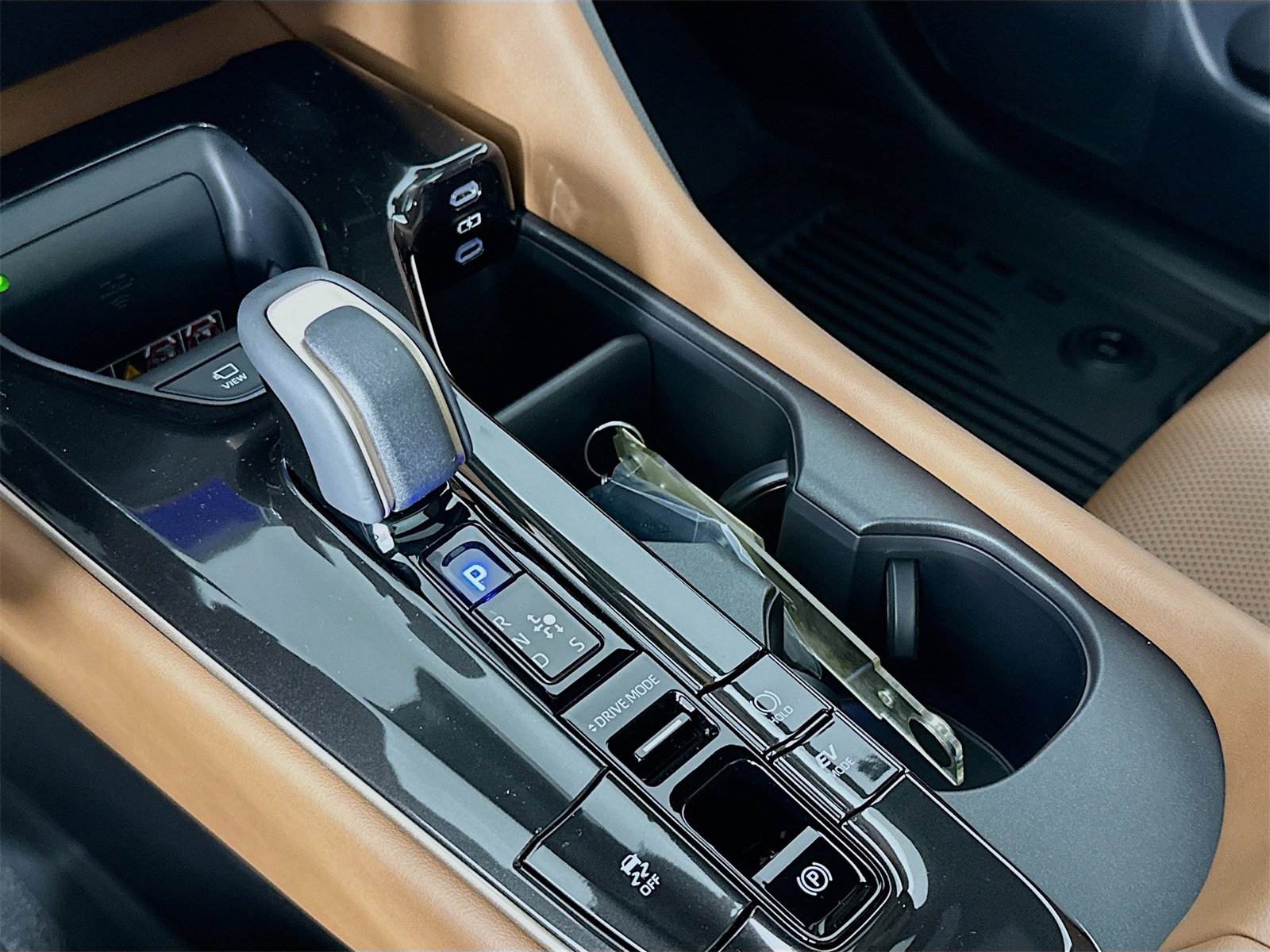 New 2025 Toyota Crown Signia Limited image 17