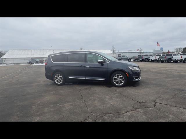Used 2019 Chrysler Pacifica Limited image 26