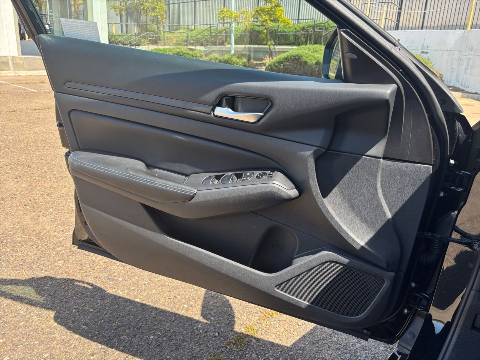 Used 2025 Nissan Altima 2.5 SV FWD image 18