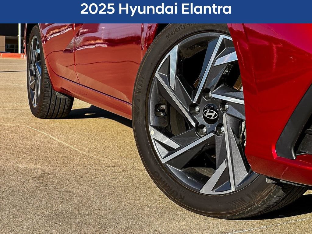 Used 2025 Hyundai Elantra Sport FWD image 2