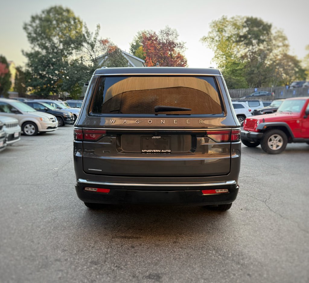 Used 2023 Jeep Wagoneer 4WD w/ Premium Group I image 10