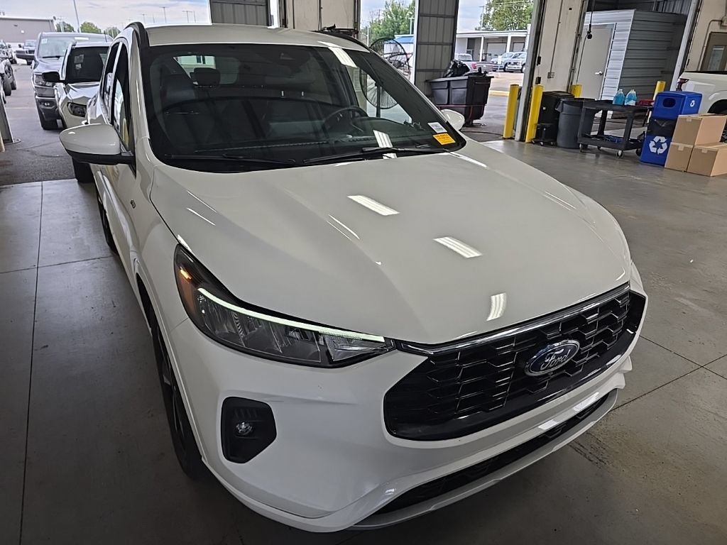 Certified 2023 Ford Escape ST-Line Select w/ Tech Pack #2 AWD/4WD image 1