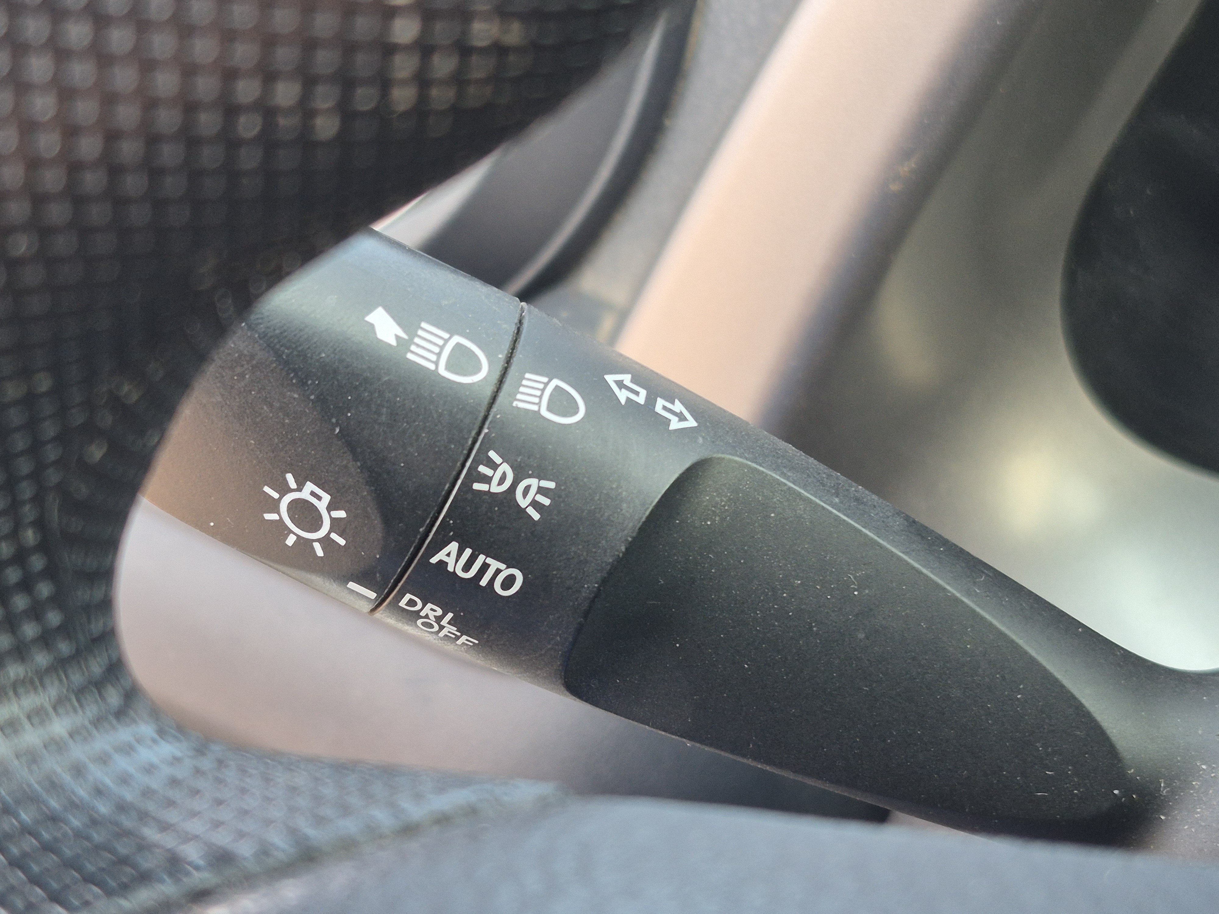 Used 2018 Toyota RAV4 LE w/ Carpet Mat Package AWD/4WD image 31
