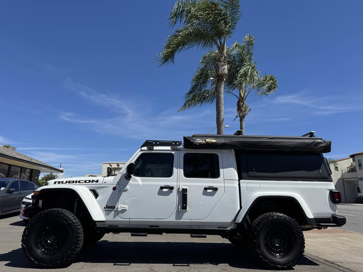 Used 2022 Jeep Gladiator Rubicon AWD/4WD image 2