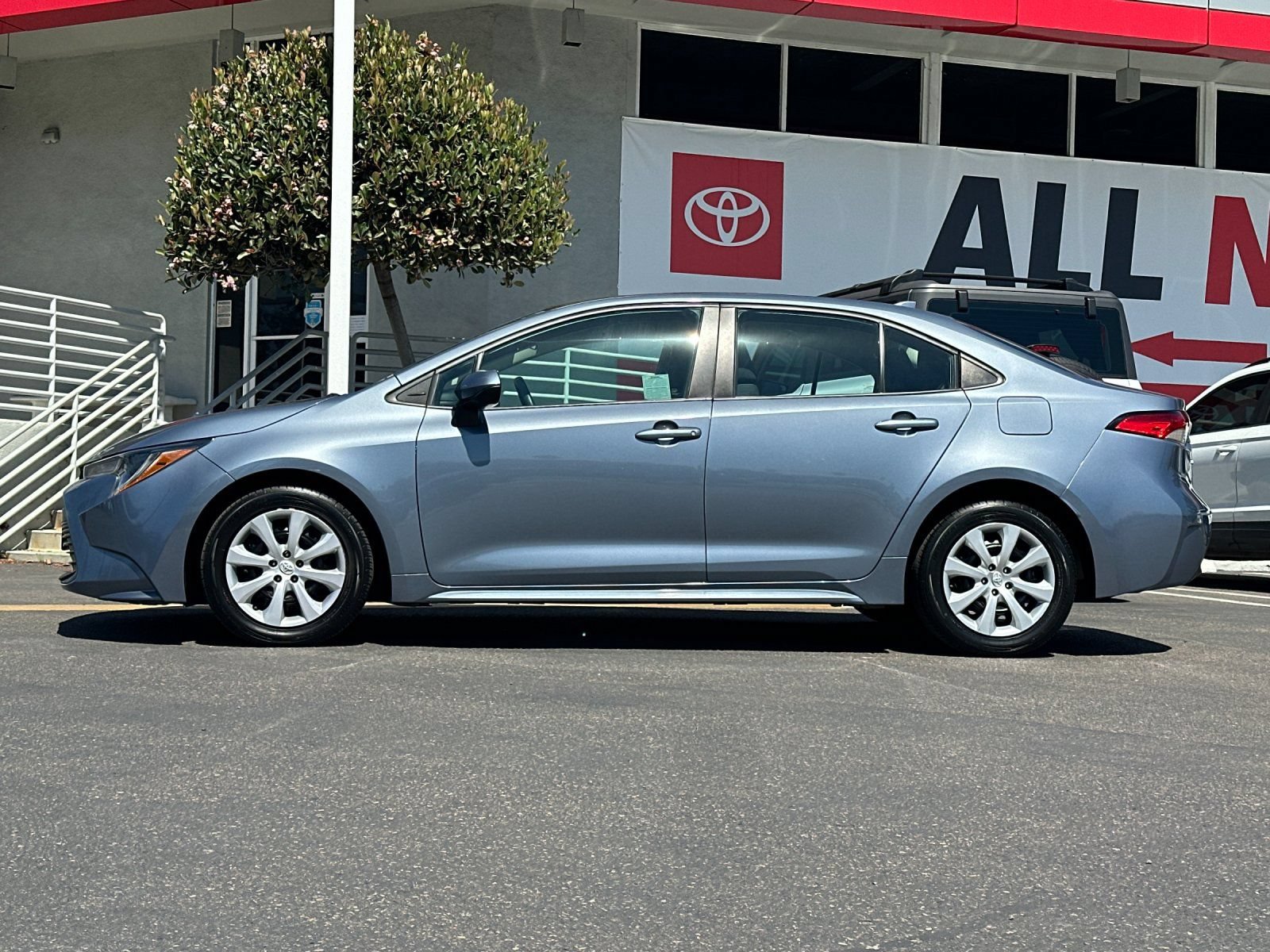 Used 2024 Toyota Corolla LE FWD image 2