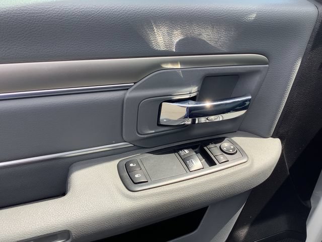 Used 2019 RAM 1500 Classic SLT AWD/4WD image 9