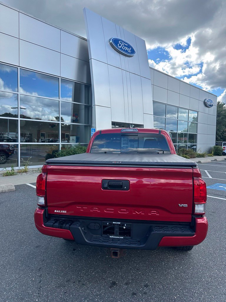 Used 2017 Toyota Tacoma SR5 AWD/4WD image 4