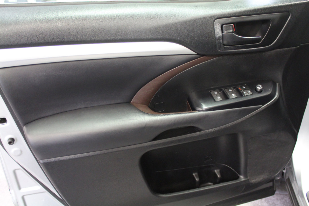 Used 2019 Toyota Highlander LE image 17