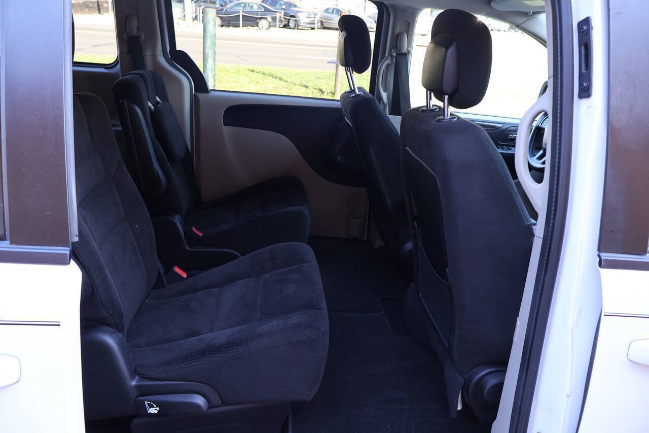 Used 2014 Dodge Grand Caravan SXT FWD image 23