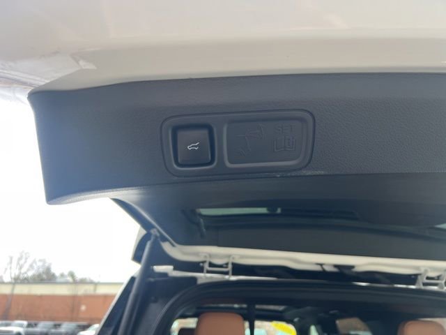 Used 2024 Ford Expedition Platinum image 16