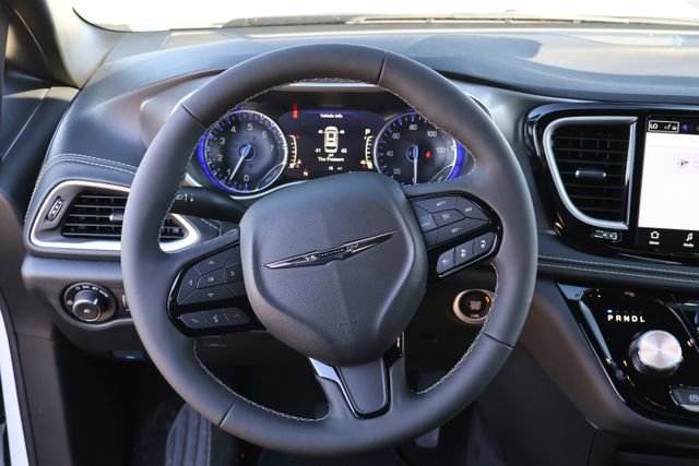 New 2026 Chrysler Pacifica Select image 14