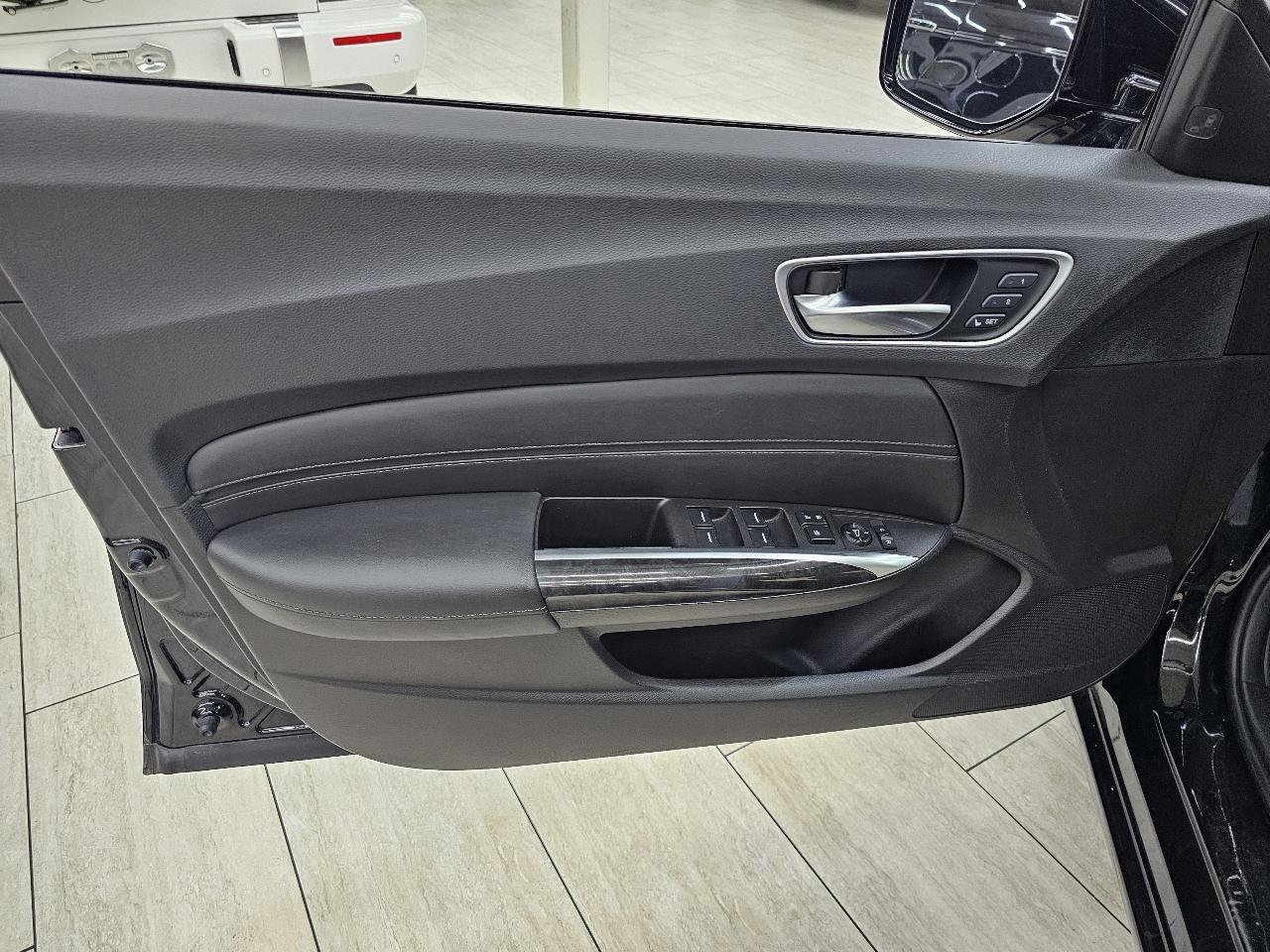 Used 2018 Acura TLX w/ Technology Package FWD image 37