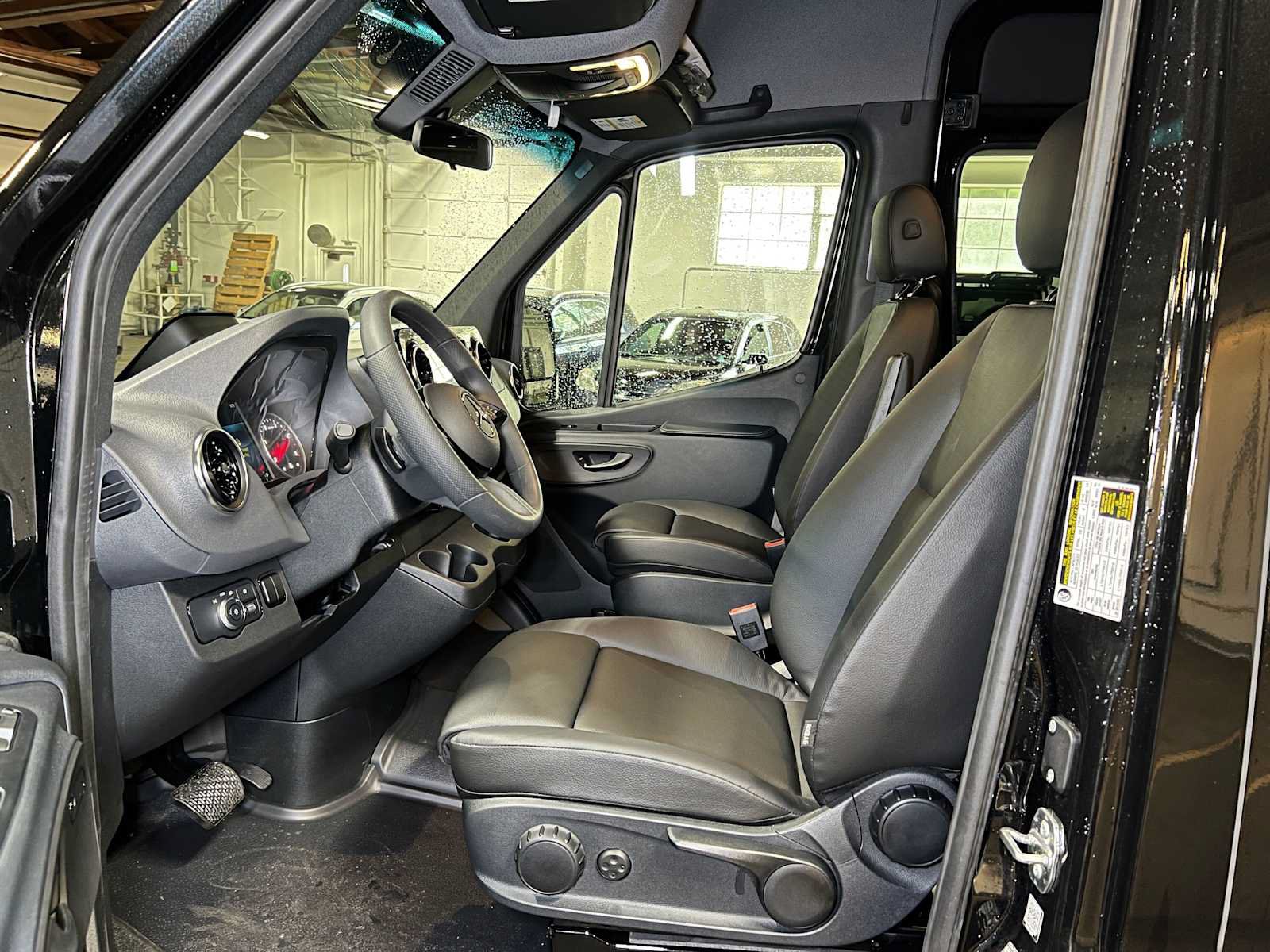 Used 2025 Mercedes-Benz Sprinter 2500 image 22