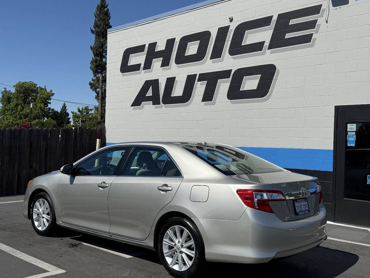 Used 2014 Toyota Camry XLE w/ Convenience Package FWD image 18