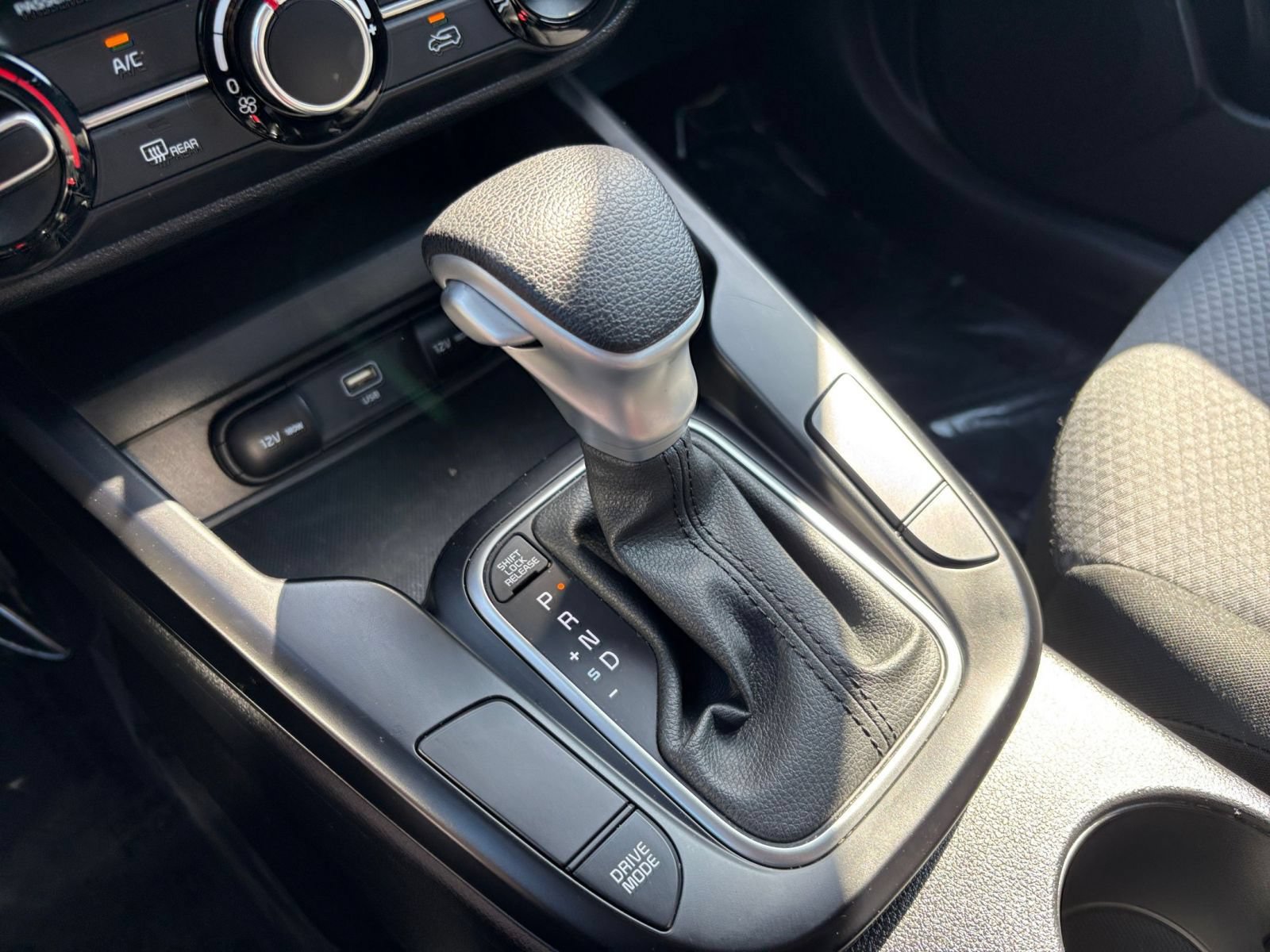 Used 2025 Kia Soul LX w/ LX Technology Package FWD image 41