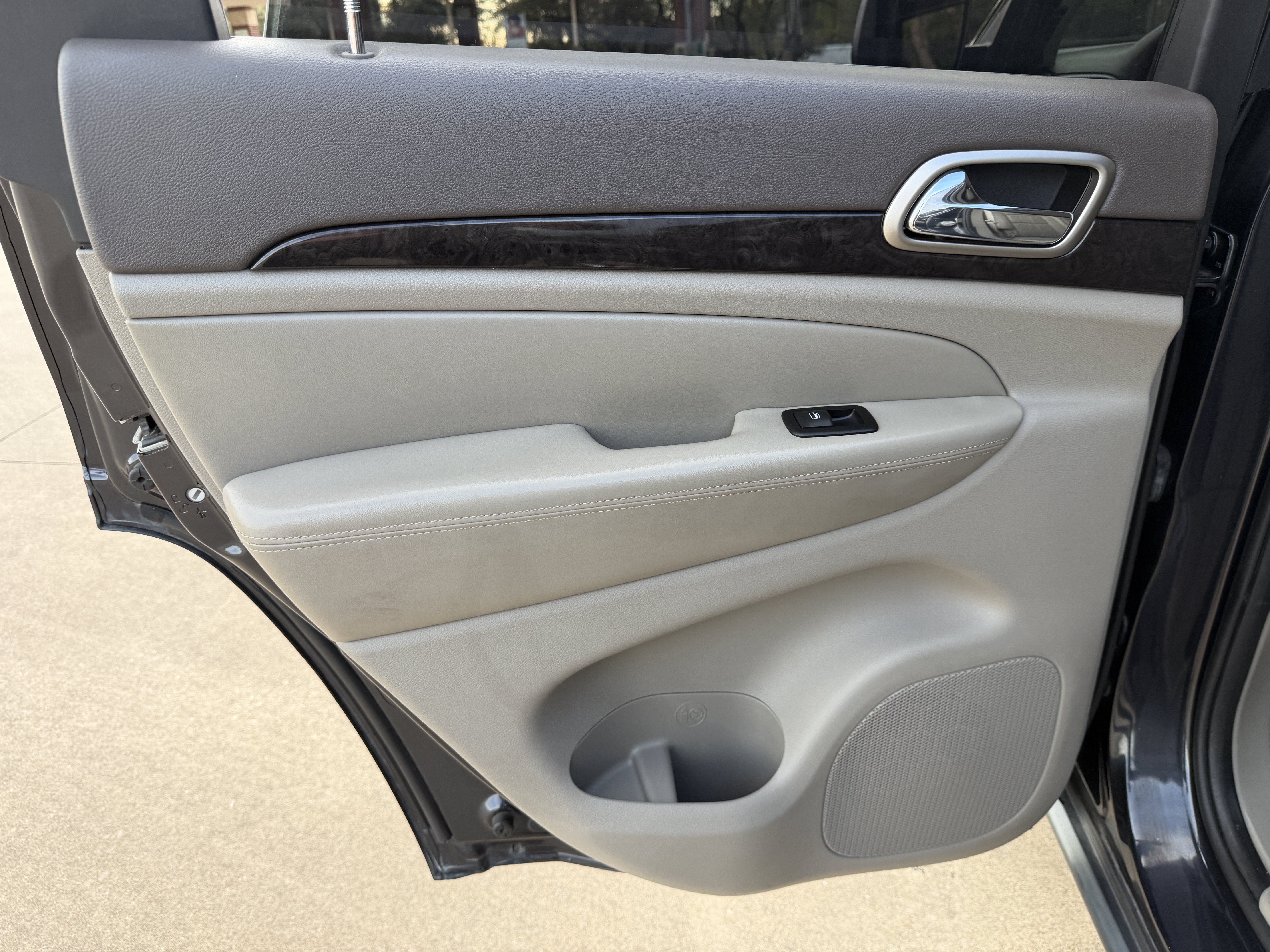 Used 2012 Jeep Grand Cherokee Laredo RWD image 17