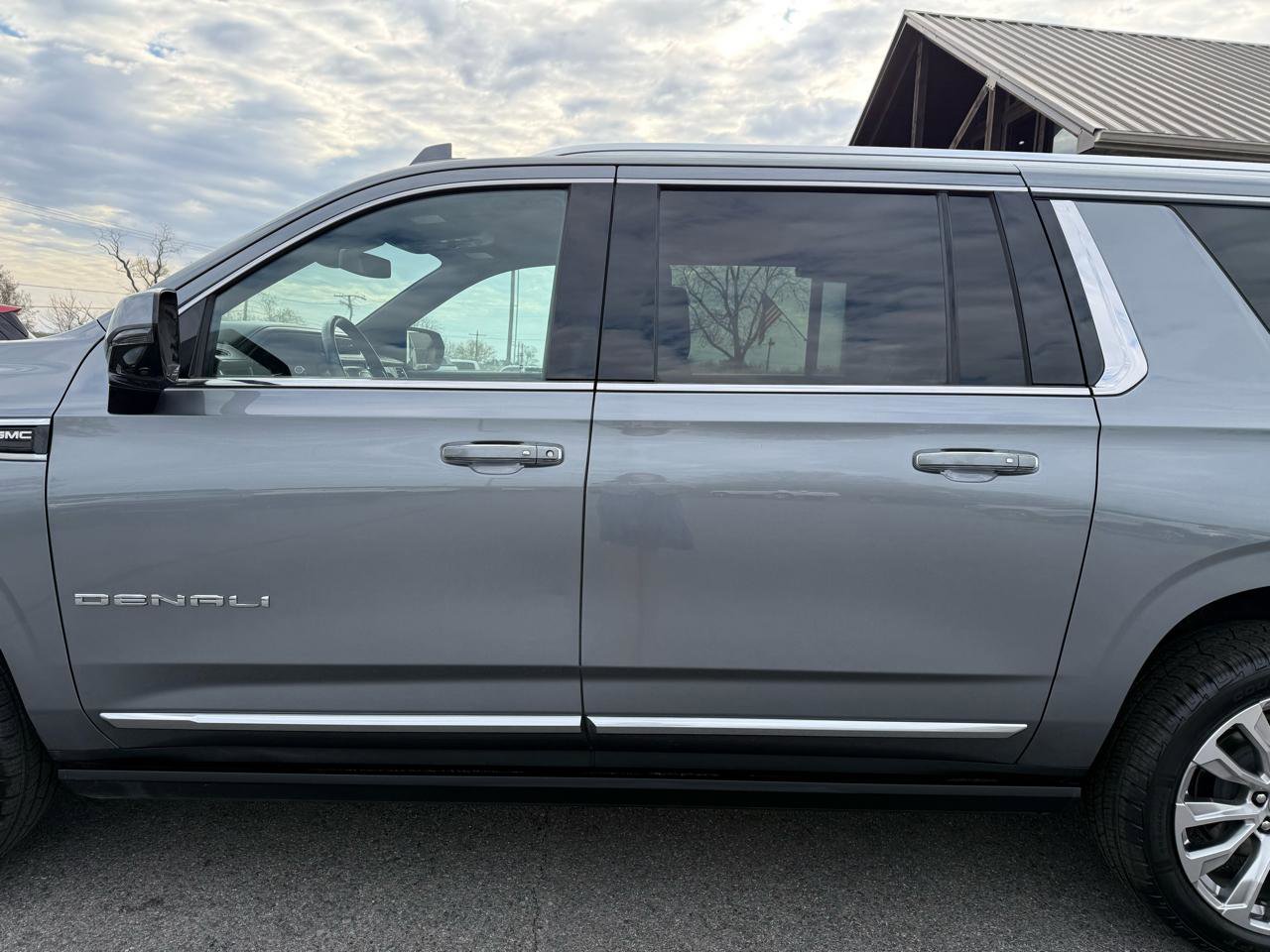 Used 2022 GMC Yukon XL Denali AWD/4WD image 41