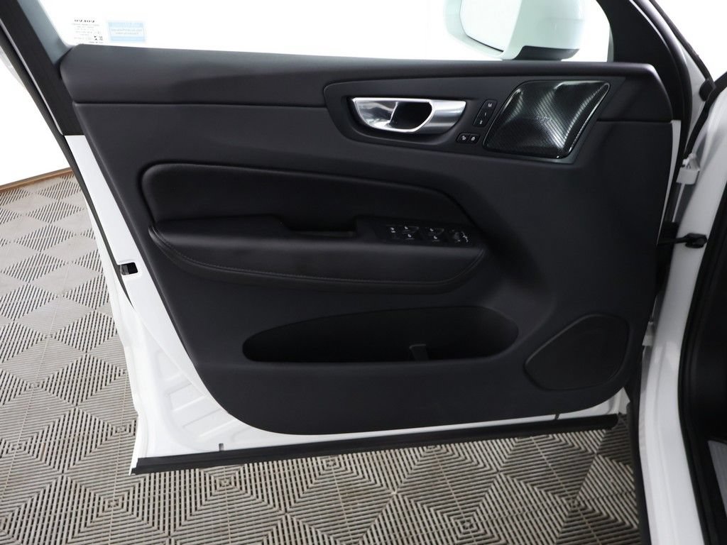 Used 2023 Volvo XC60 B5 Plus w/ Climate Package AWD/4WD image 25