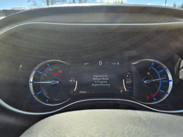 Used 2021 Chrysler Pacifica Touring-L FWD image 18
