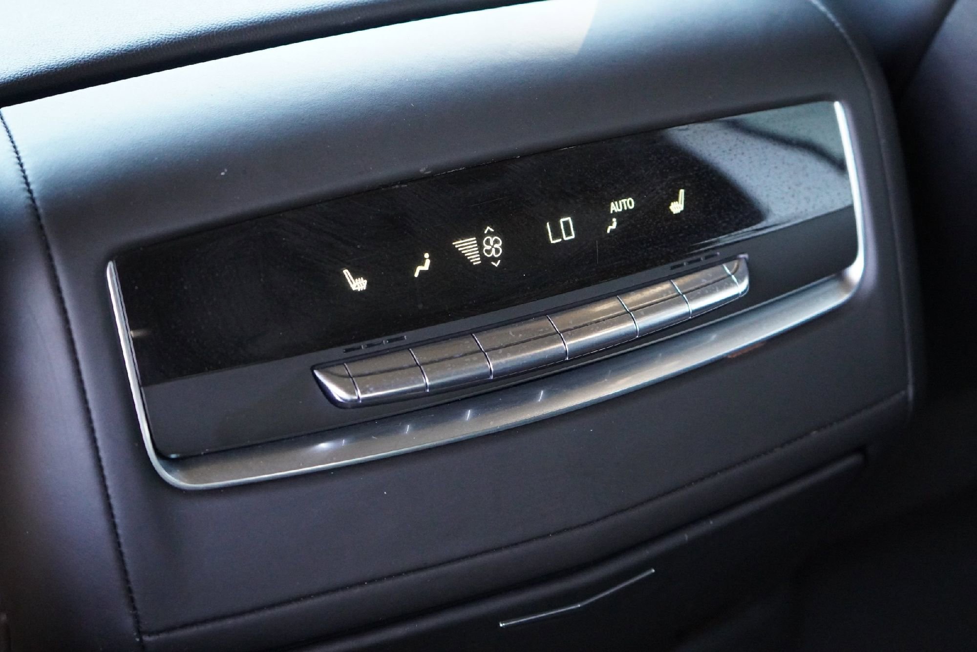 Used 2023 Cadillac Escalade Premium Luxury Platinum image 27