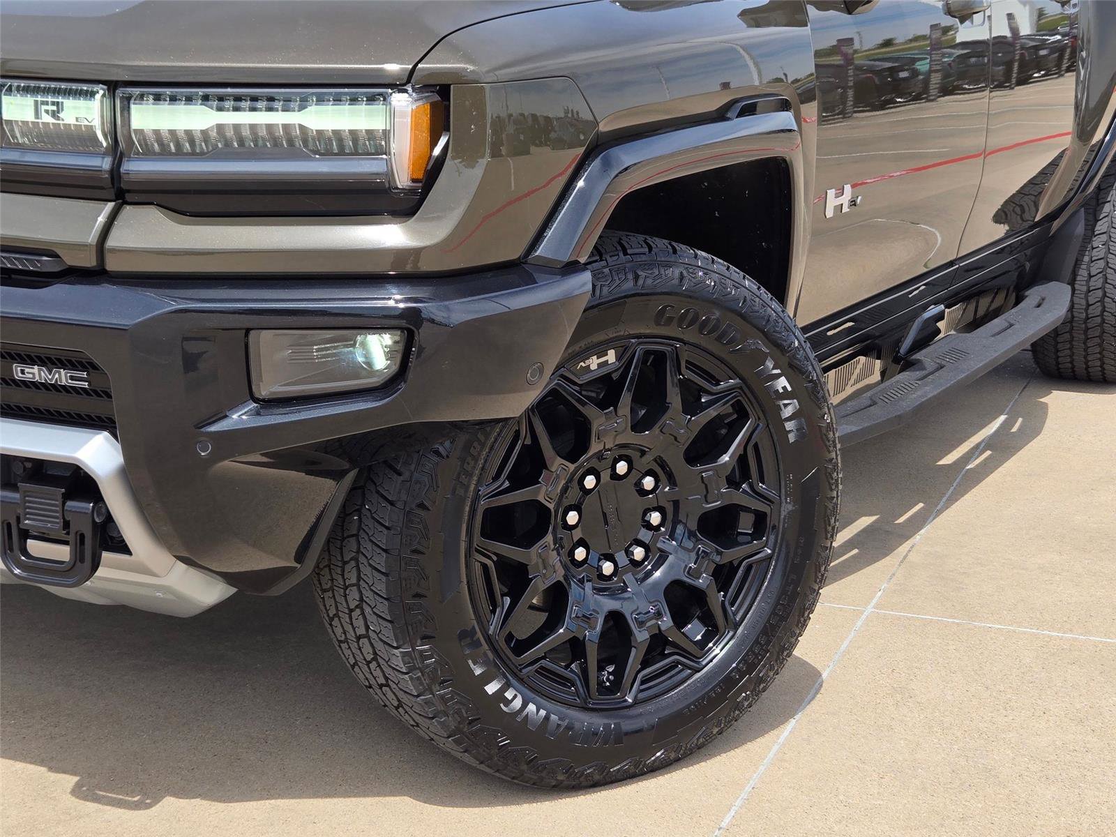 Used 2024 GMC Hummer EV 2X w/ LPO, Illumination Package image 7
