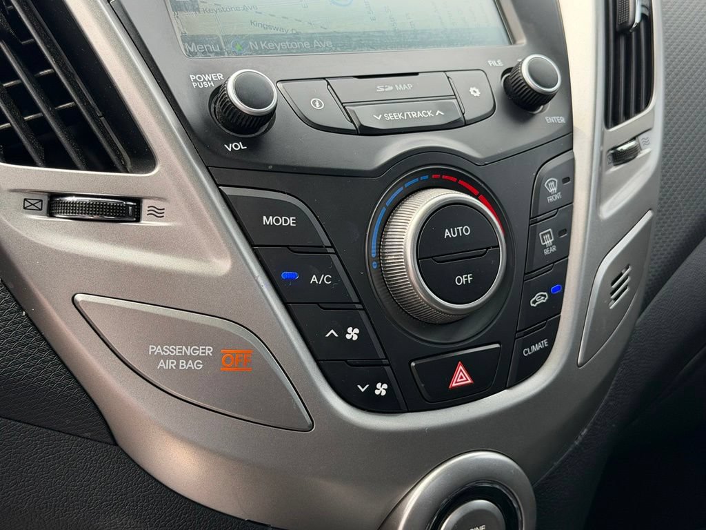 Used 2017 Hyundai Veloster Value Edition FWD image 38