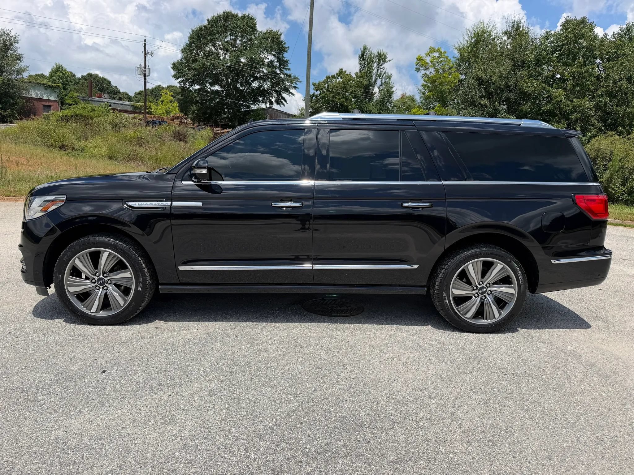 Used 2019 Lincoln Navigator L Reserve w/ Cargo Package AWD/4WD image 2