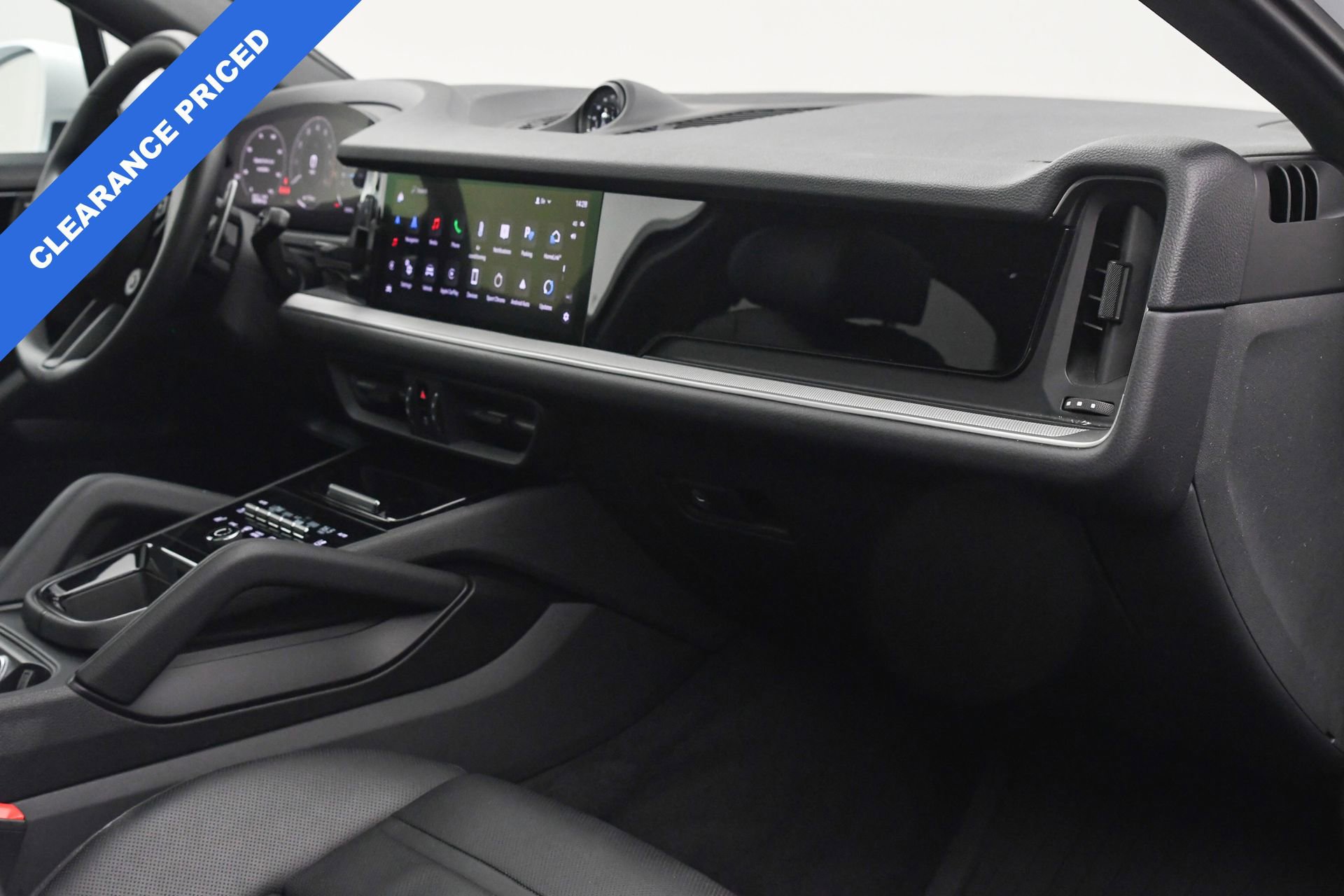 Used 2024 Porsche Cayenne Coupe image 18