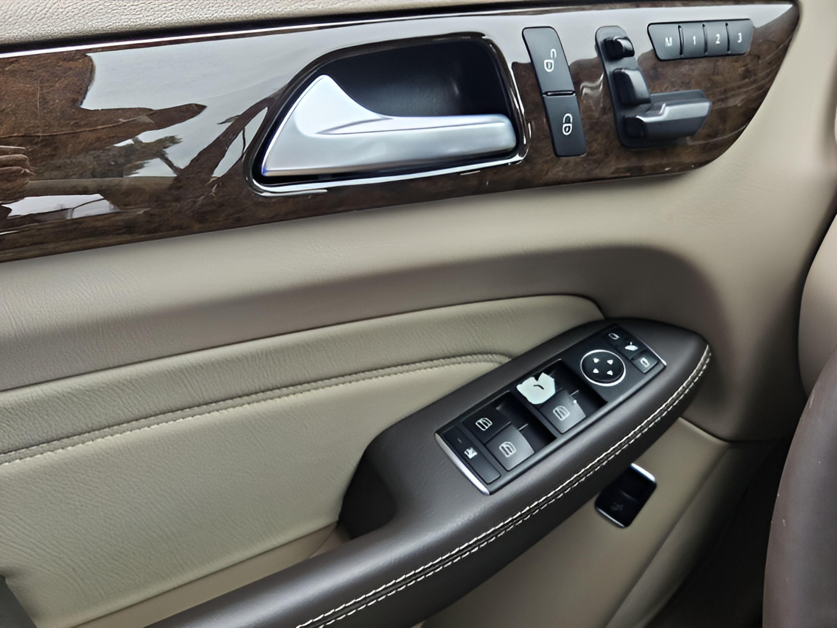 Used 2015 Mercedes-Benz ML 350 4MATIC image 19