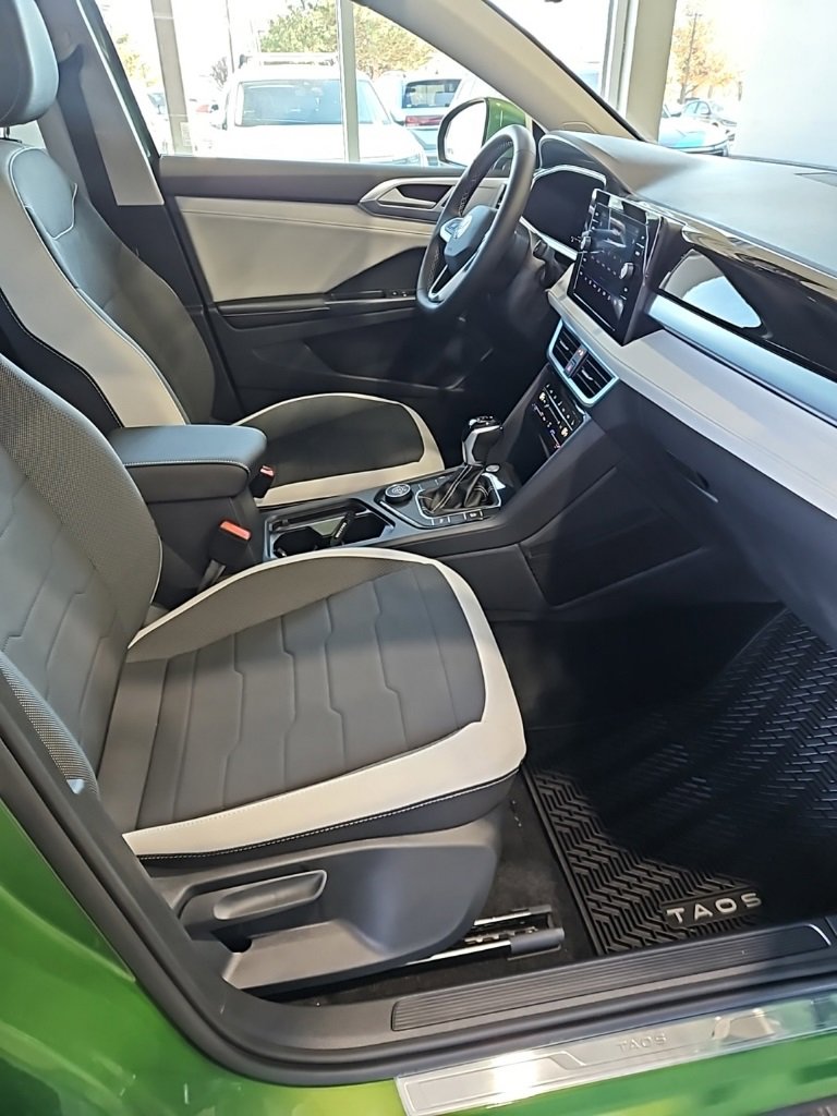 New 2026 Volkswagen Taos SE image 13
