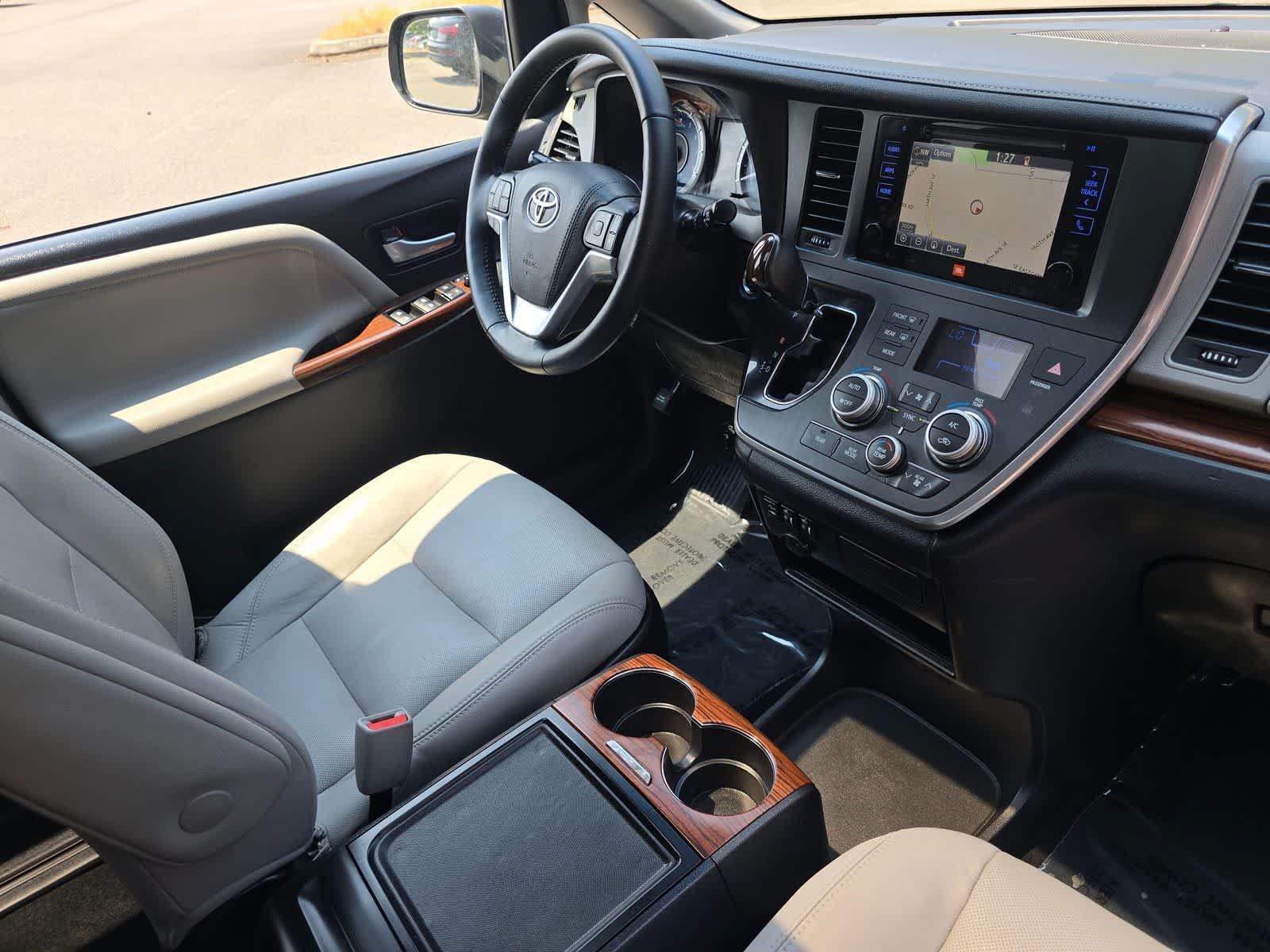 Used 2017 Toyota Sienna Limited AWD/4WD image 29