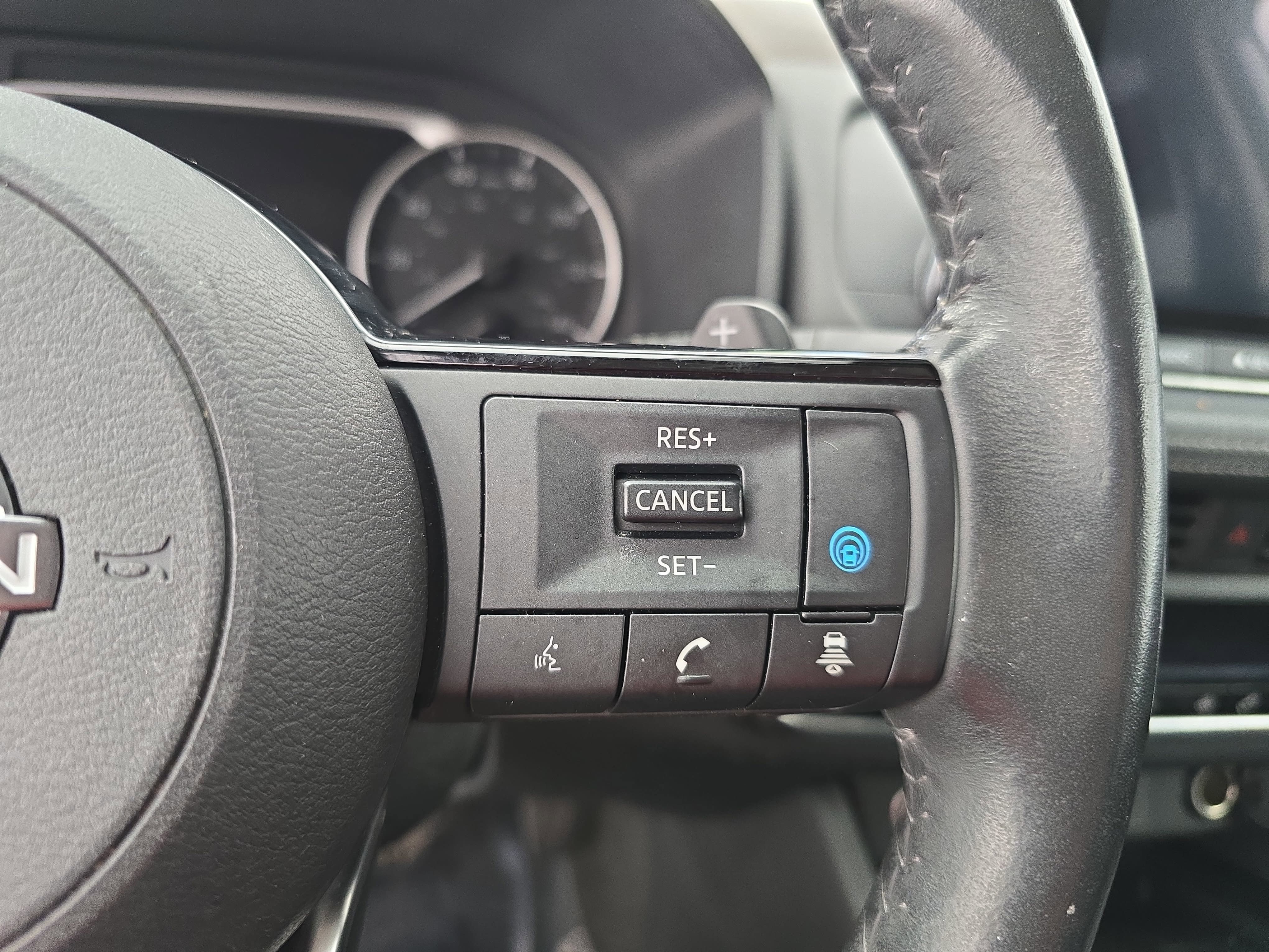 Used 2023 Nissan Rogue SV w/ SV Premium B Package FWD image 18