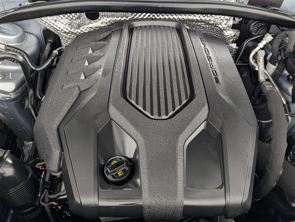 Used 2025 Porsche Macan Base w/ Premium Package Plus image 10