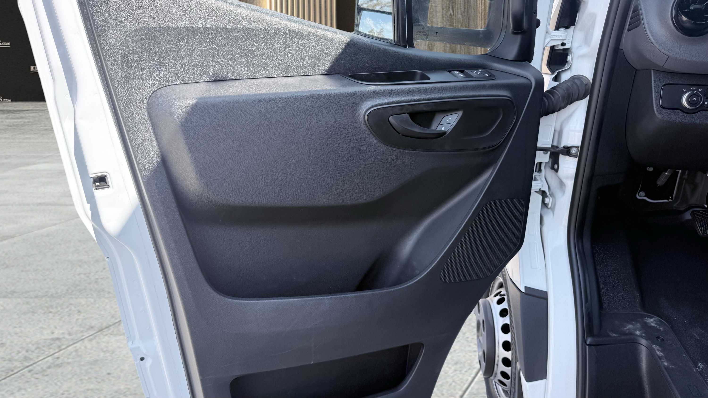 Used 2020 Mercedes-Benz Sprinter 3500 w/ Premium Package image 28