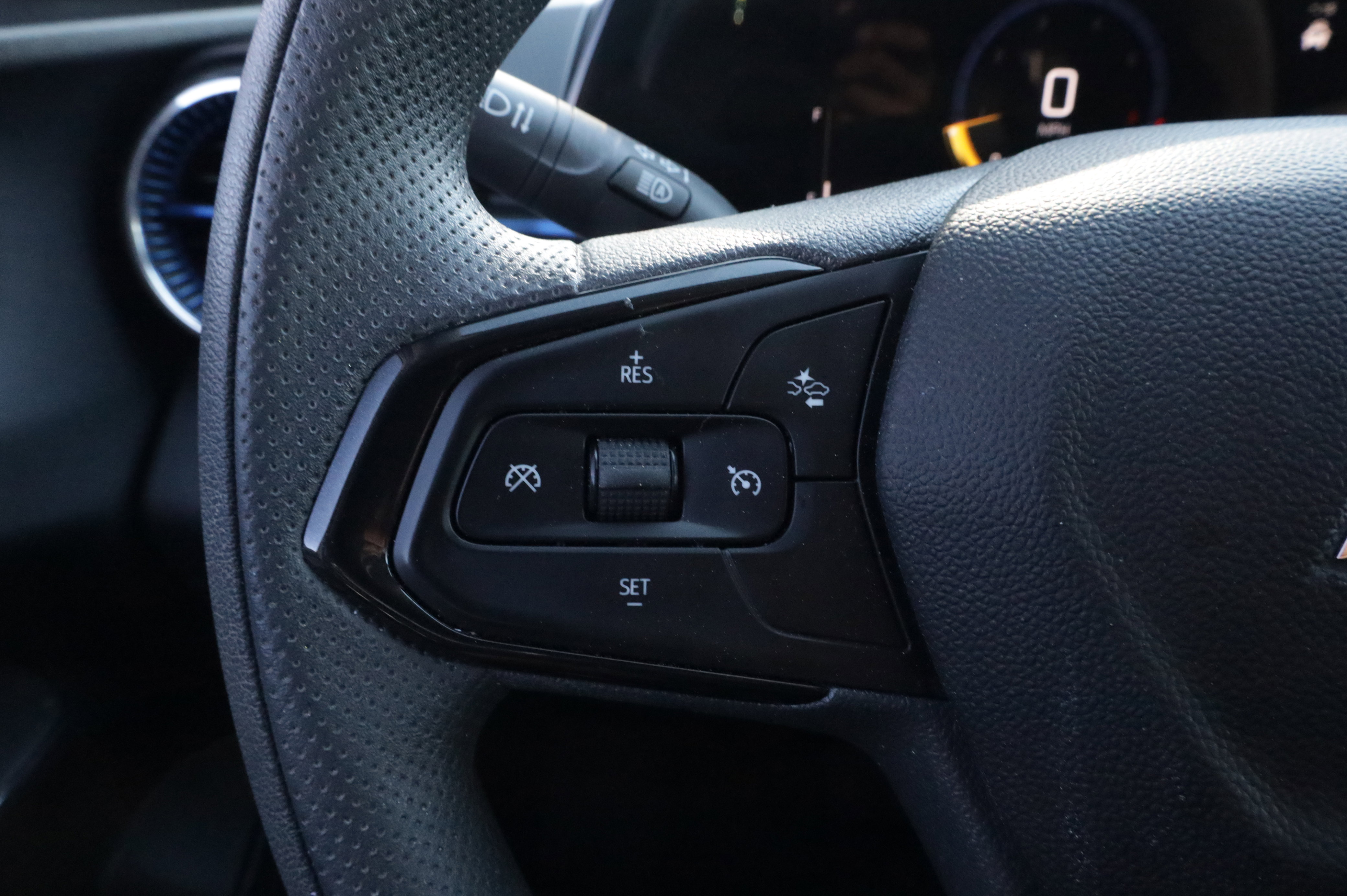 Used 2025 Chevrolet Trax LT FWD image 18