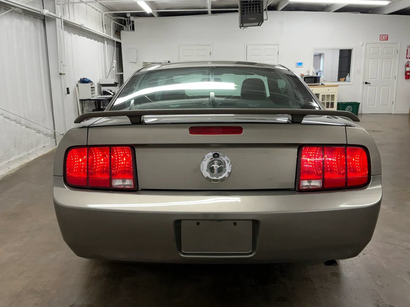 Used 2005 Ford Mustang Premium RWD image 5